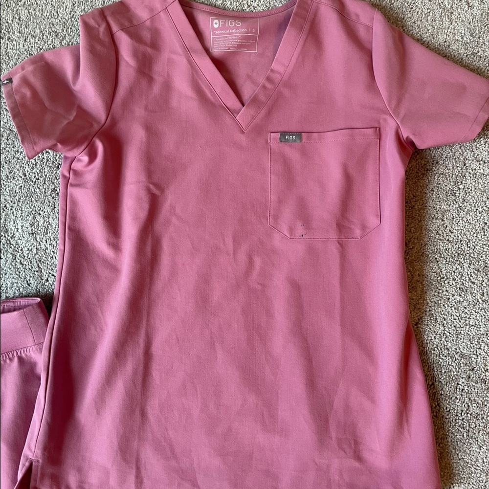 FIGS chalk pink one pocket scrub top